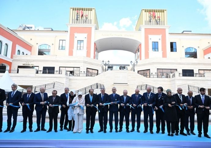 Kalyon Insaat Medya Turkiyenin Ilk Lüks Design Avmsi Florenta Village Resmi Olarak Acıldı Cbigcard M